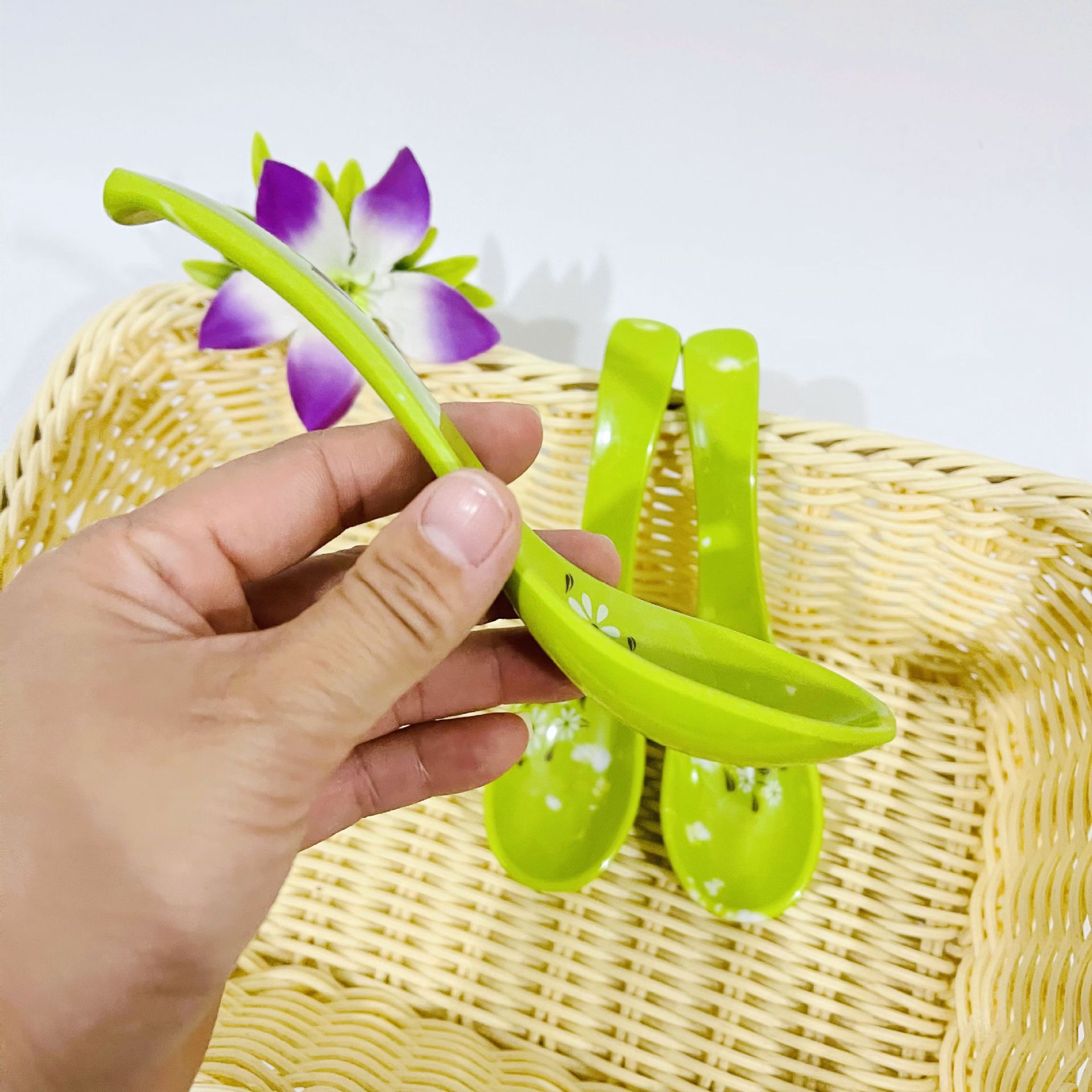 7006 green thick-handled spoon, household daily-use spoon, 1-yuan wholesale supply pic 3