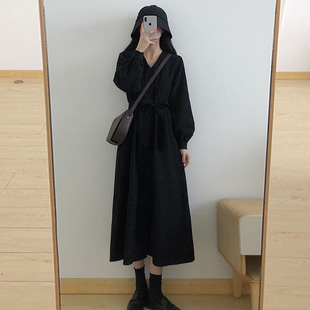 法式复古黑色收腰V领连衣裙女秋季灯芯绒系带显瘦赫本风小黑裙详情3