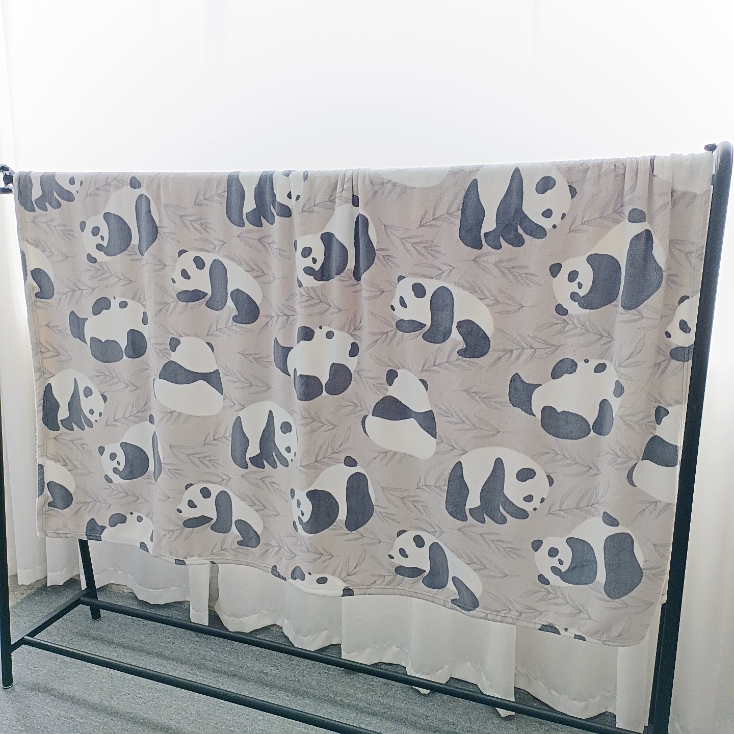 Flannel blanket, small winter single-person cover blanket, embroidered logo, office midday rest air conditioner, coral fleece nap blanket pic 2