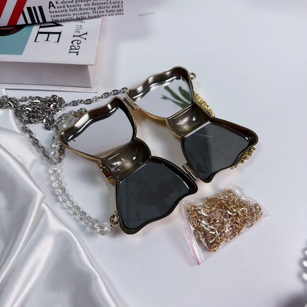 Verano 2025 nuevo mini accesorio pequeño maquillaje fresco bolsa espejo cadena crossbody bolsa mujer con diamantes lazo pic 13