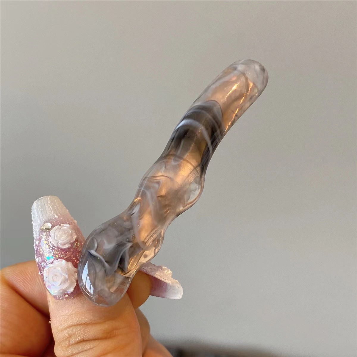 Korean irregular acrylic wavy hair clips, 2023 new retro side one-line bangs clips, side clips pic 9