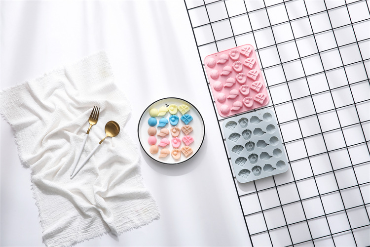 20 consecutive baseball team-themed silicone molds, ice cube grids, chocolate cake molds, wax bottle sugar molds in stock pic 4