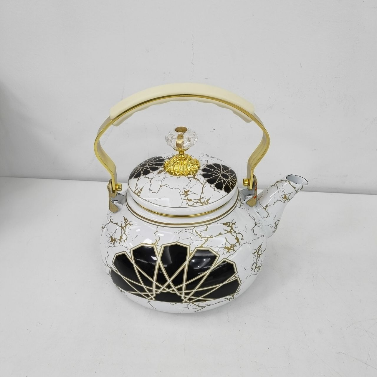 The latest Middle East Saudi flower-shaped enamel water kettle 2.1L, 2.6L enamel teapot, coffee pot, induction cooker with open flame pic 3