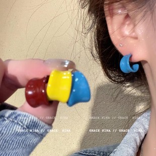 The retro and simple Ankela red necklace exudes a sense of sophistication and fashion for women. The collarbone chain features a niche design and is a heart-shaped accessory pic 11