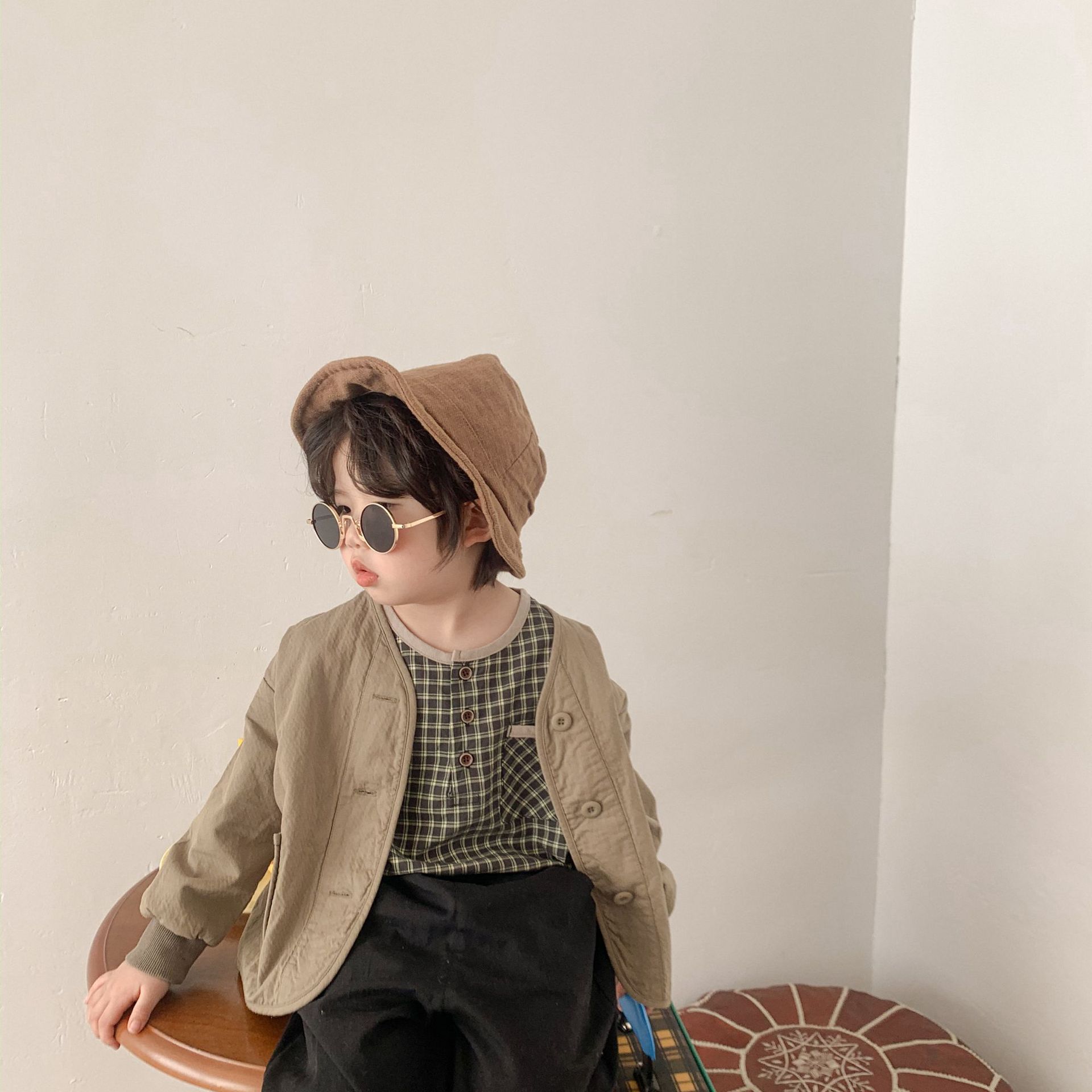 For the Spring and autumn of 2024, solid-color short jackets for children, a literary style for both boys and girls, and a small cardigan with a Japanese style as outerwear are all trendy pic 31