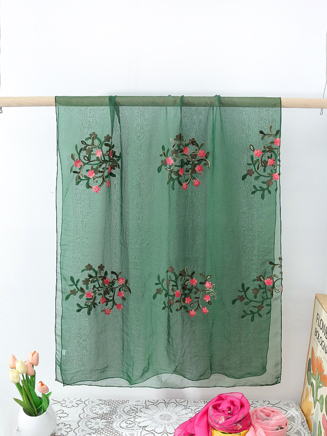 一件代发新款跨境专供美式田园风绣花披肩围脖外出拍照必防晒围巾详情4