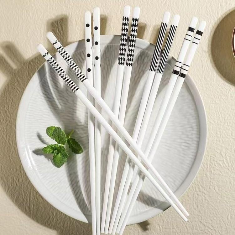 【 5-pair box Set 】 Popular Japanese Hepburn style series ceramic chopsticks for home use, anti-mold, heat-resistant, practical and good-looking pic 1