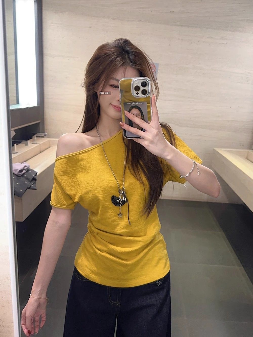 Korean casual design sense, niche and unique off-the-shoulder short-sleeved T-shirt for women, a chic summer waist-cinching and figure-hugging off-the-shoulder top pic 2