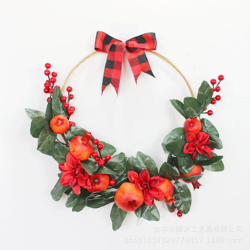 When moving into a new home, decorate with simulated pomegranates, celebrate the New Year, hang the main entrance, and decorate the living room for the New Year pic 11