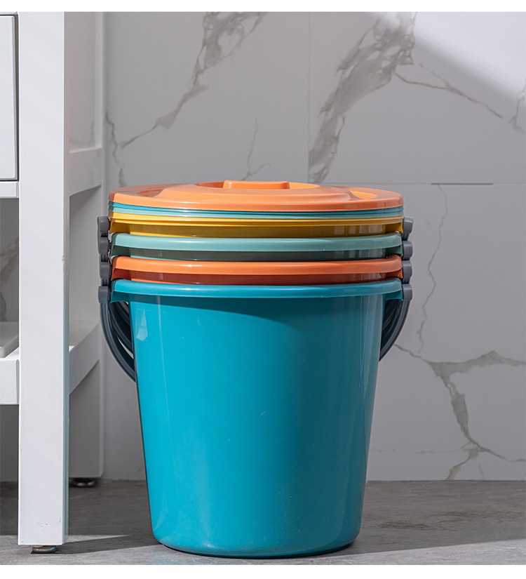 厂家批发塑料家用学生宿舍手提带盖水桶黄蓝绿橙色加厚15 18 20升详情8