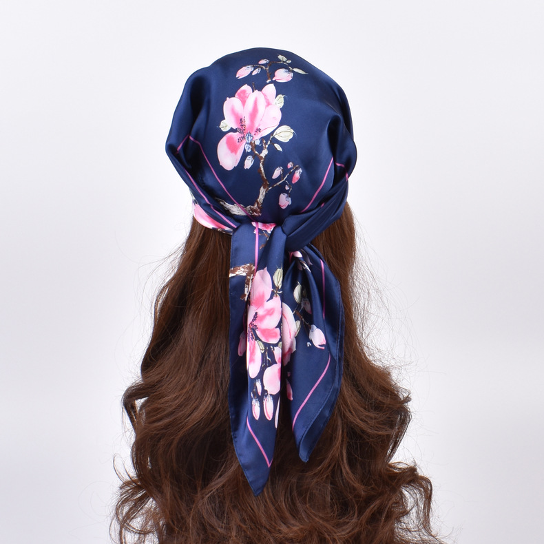 Wholesale of the new sweet floral pattern imitation silk scarves for autumn and winter 2022. Fashionable and elegant 70-square-meter scarves are versatile pic 26