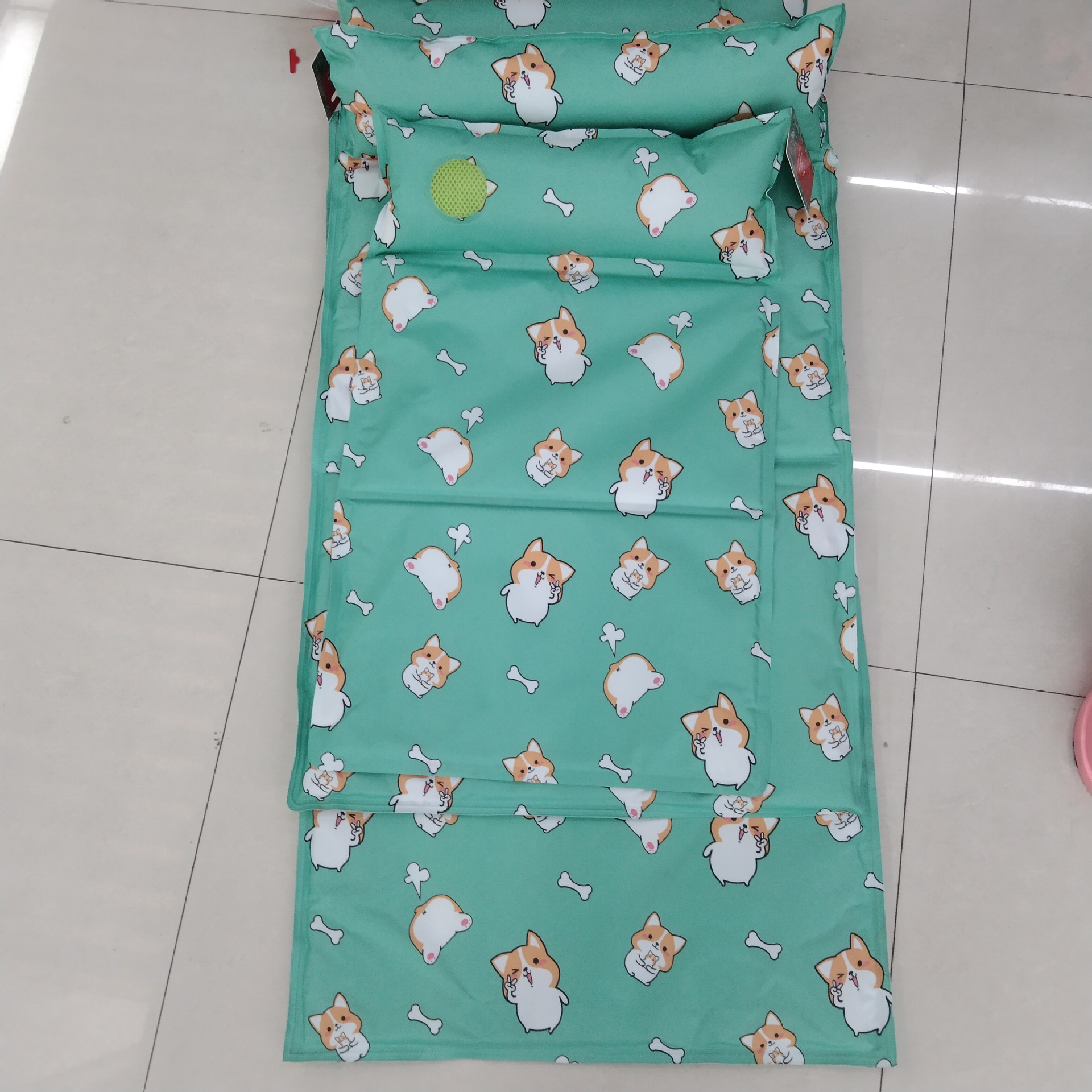 Pet ice pads are cool and refreshing in summer. Dog cooling pads are durable, chewy and waterproof. Cat pads are pet cooling ice pads pic 7