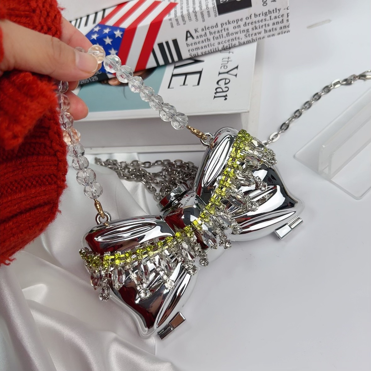 Verano 2025 nuevo mini accesorio pequeño maquillaje fresco bolsa espejo cadena crossbody bolsa mujer con diamantes lazo pic 7