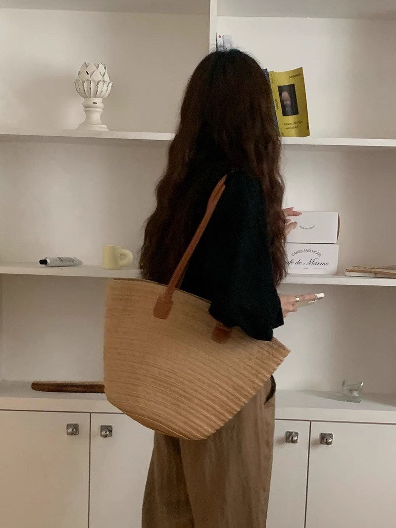 草编包包女大容量2023新款度假沙滩包编织水桶包菜篮通勤托特包潮详情10