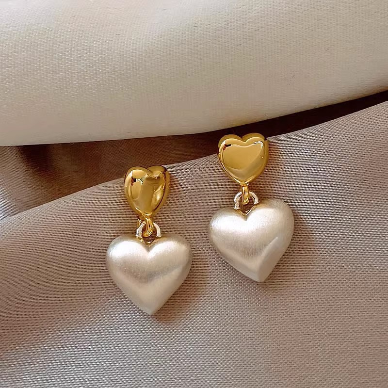 Instags-style pearl heart-shaped earrings for women, exquisite, niche, versatile and high-end stud earrings, 925 silver needle best-selling earrings wholesale pic 33