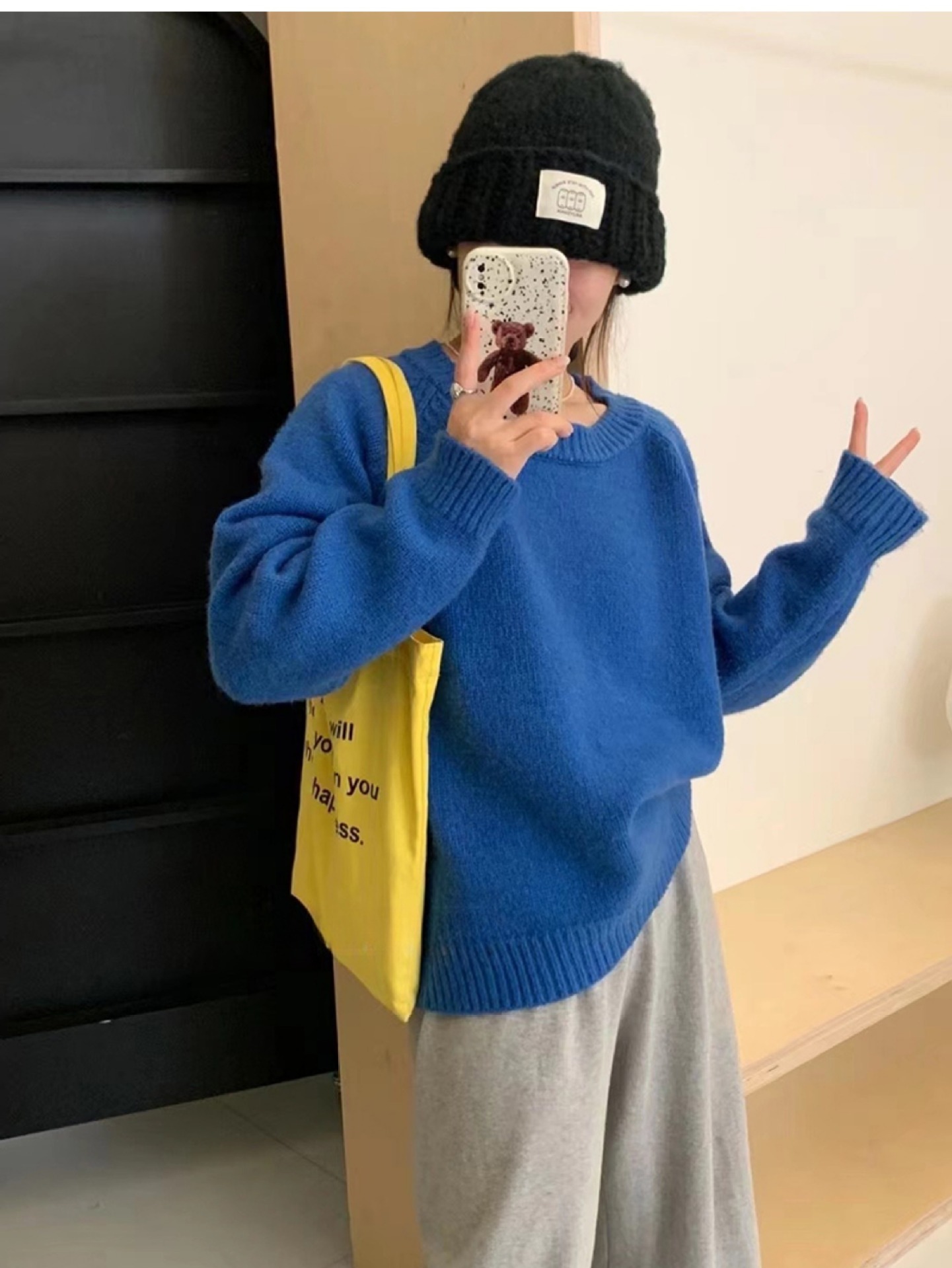 This autumn and winter round-neck leather label candy-colored pullover sweater is a unique Korean style for women, paired with a loose and slimming knitted top pic 31