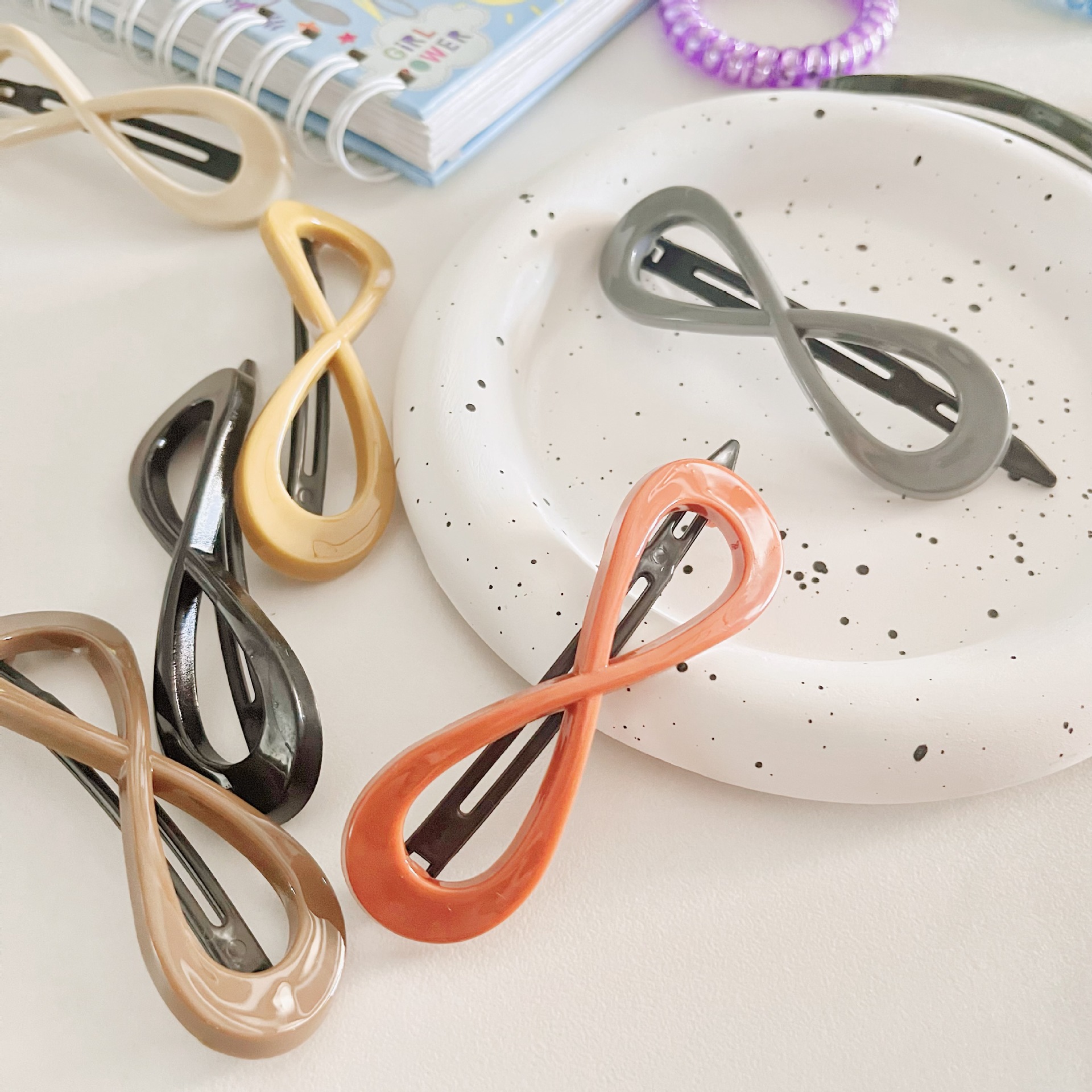 The same style of top clip in Dongdaemun, South Korea, colorful one-piece clip, ins Hyuna frog clip, versatile girl bangs hair clip pic 4