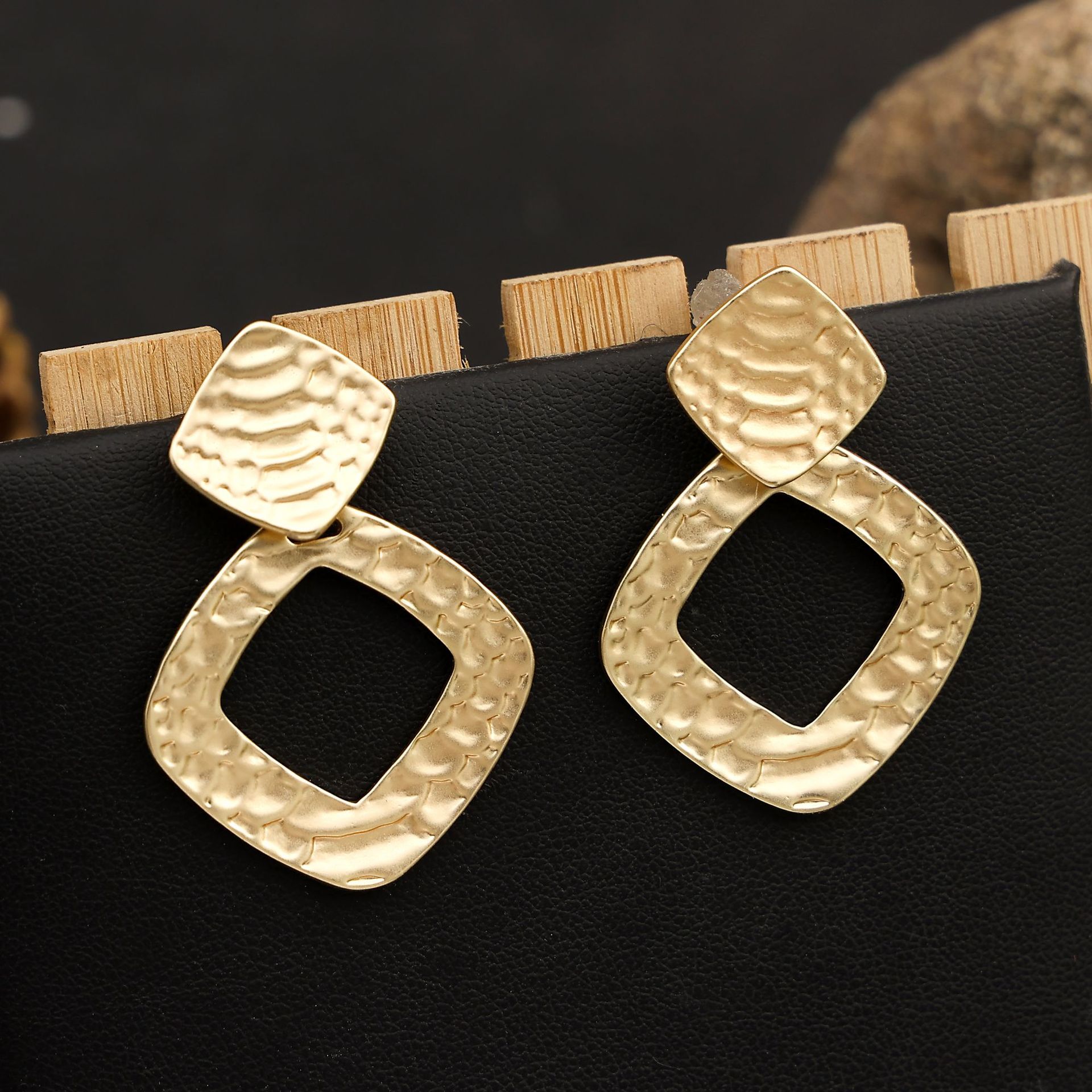 童翎亚马逊热销跨境欧美大气夸张耳坠时尚百搭几何金属中长款耳针批发详情12