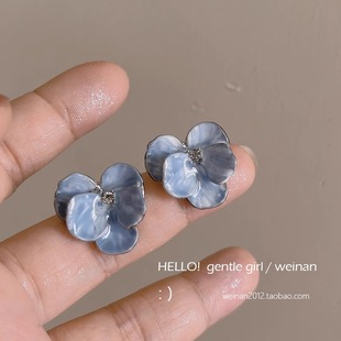 Blue flower earrings, mosquito-repellent incense plate ear clips, no holes, high-end, niche retro style, light luxury stud earrings, Korean-style earrings pic 5