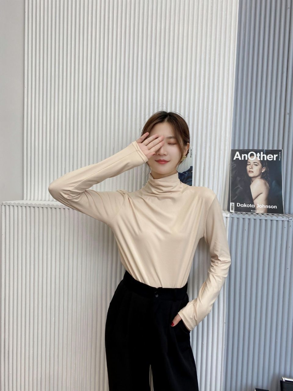 For autumn and winter, pair a semi-high-neck Korean-style mask base layer with a versatile, thick, stylish and slimming long-sleeved T-shirt for ladies pic 14
