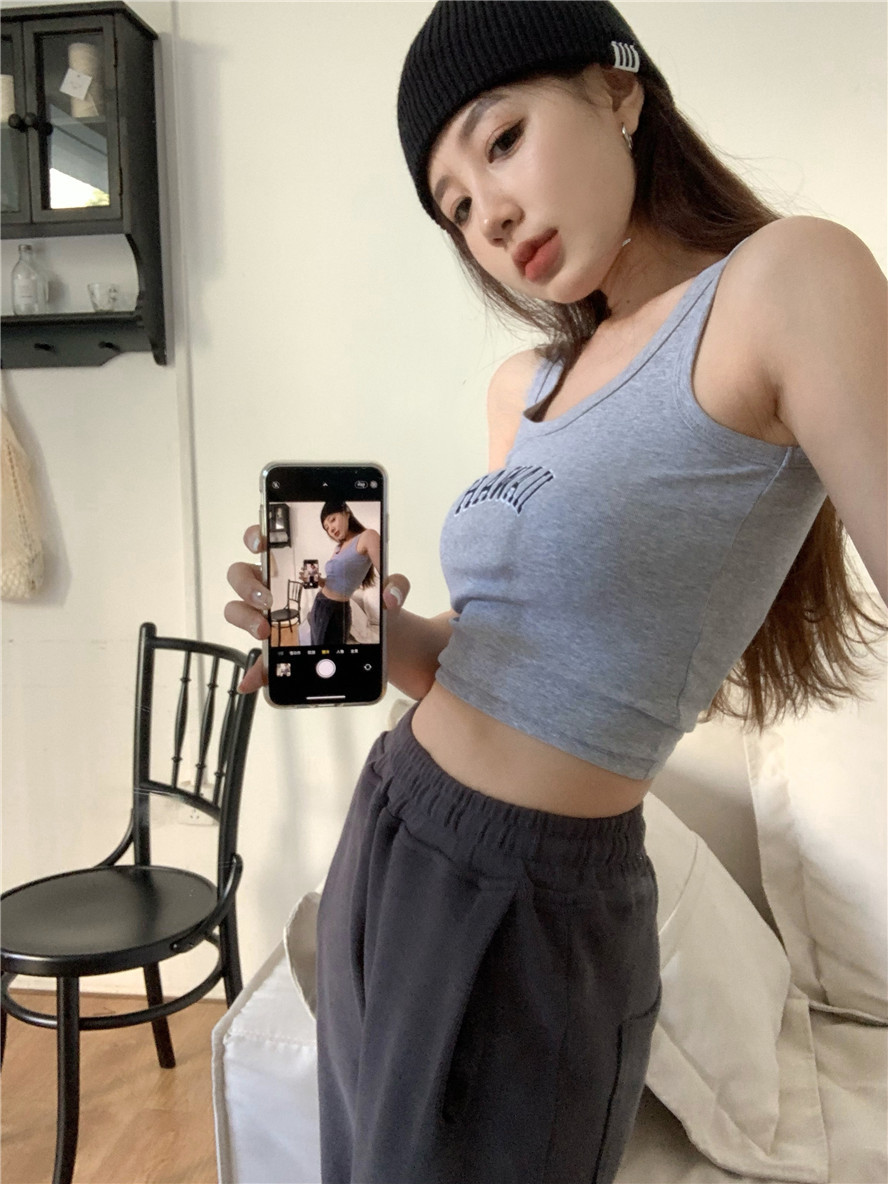 网红同款字母工字背心女舒适透气自带胸垫甜辣风修身显瘦短款上衣详情11