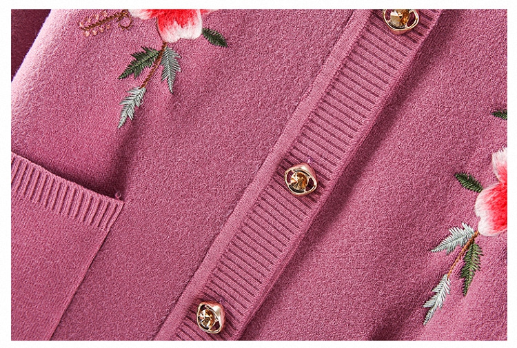 Warm tops for middle-aged and elderly people in autumn and winter: sweaters for grandmothers with fleece, cardigans for mothers, winter coats, and base coats for the elderly pic 17