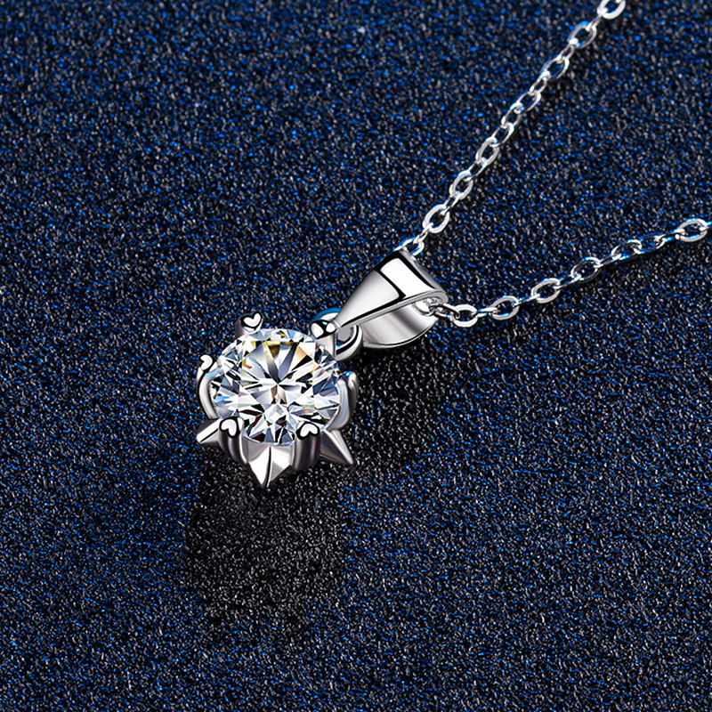 A high-quality imitation D-color moissanite four-leaf clover female pendant with eight hearts and eight arrows from a live-streaming product by a popular influencer on Kuaishou and Douyin pic 59