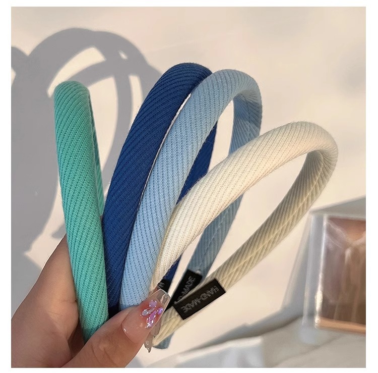 Klein blue hair band is a versatile summer accessory for women going out. It features a high-end, trendy hair band and a French retro hair tie headband pic 9