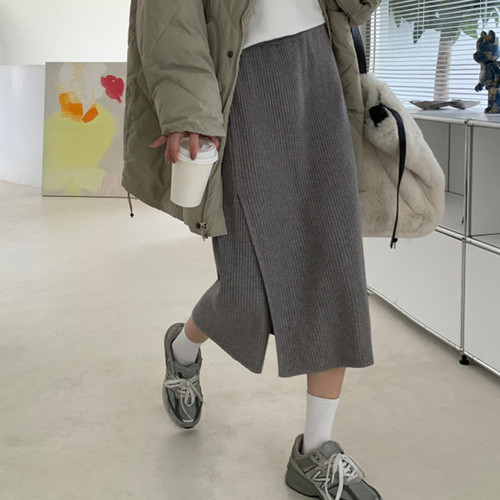 A gentle pink sweater with heart-shaped buttons for women in the spring and autumn of 2022, paired with a loose and sweet knitted cardigan jacket pic 2