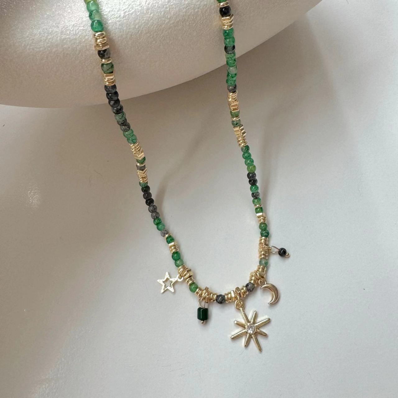 French retro star and moon necklace, fresh and colorful beaded collarbone chain, niche design, high-end neckchain for women pic 3