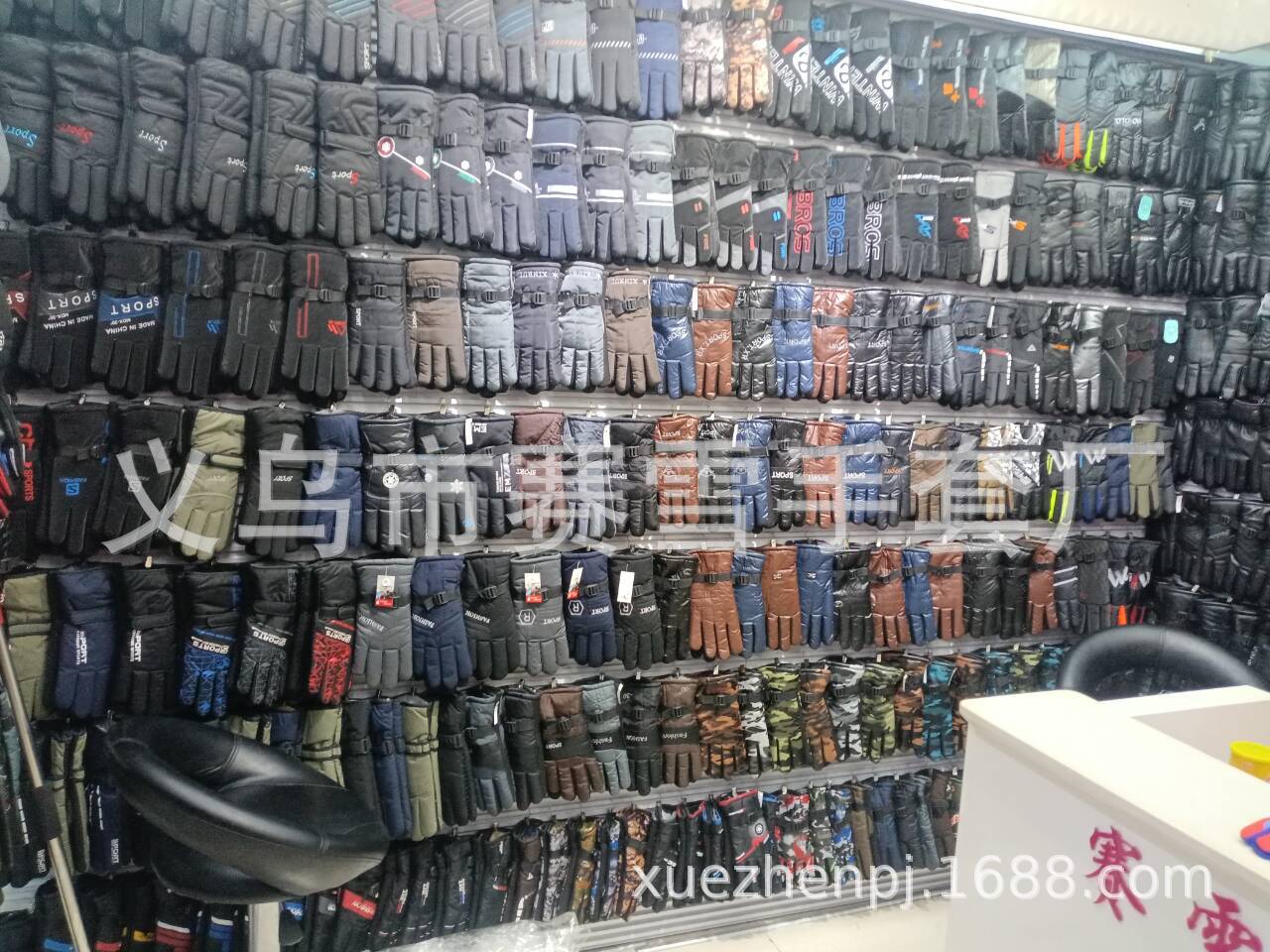 Cross-border PU gloves, adult sheepskin texture with fleece, winter windproof three-dimensional outdoor cycling warm leather gloves pic 3