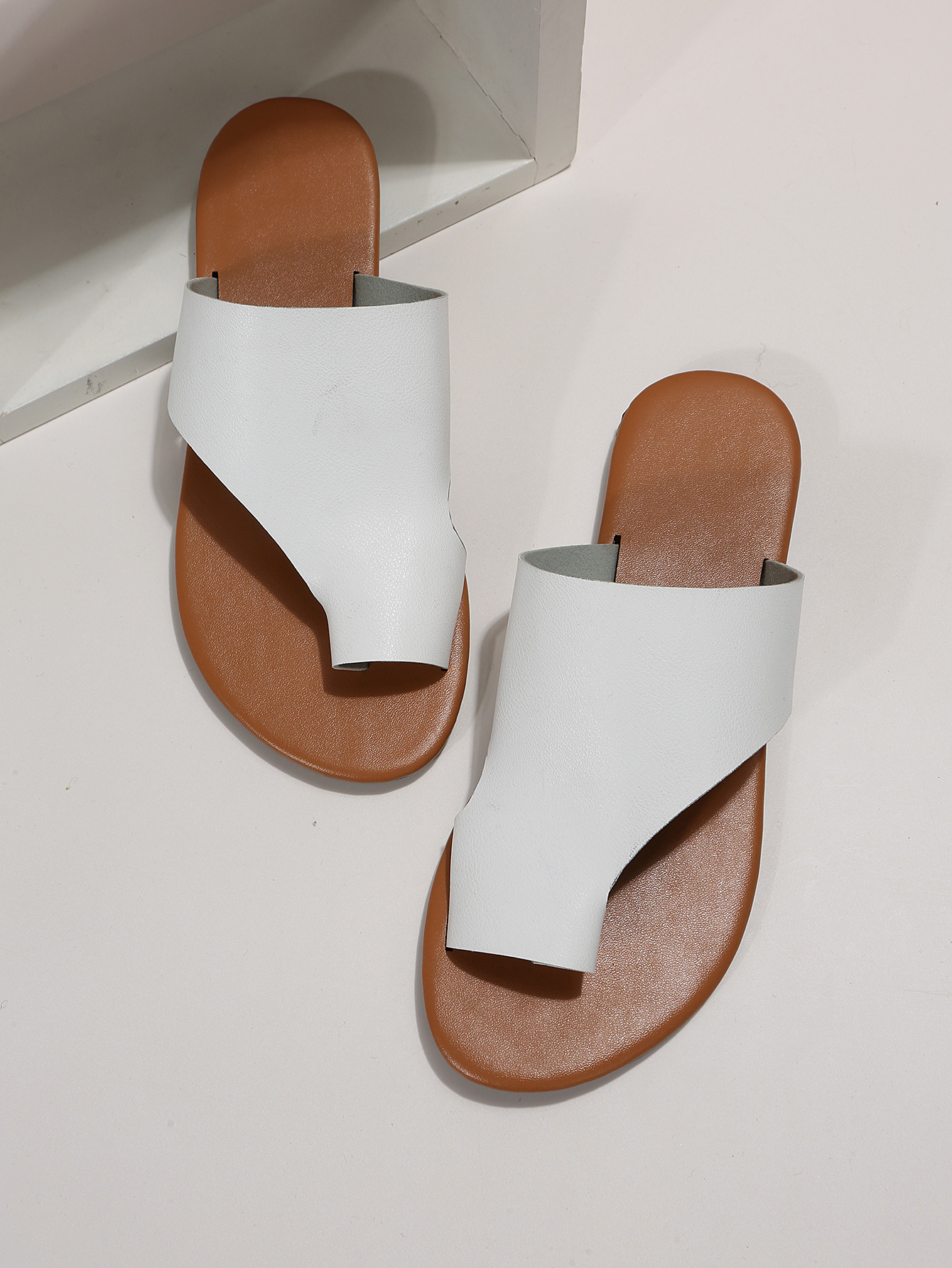 跨境大码拖鞋女2023夏季新款欧美平底套趾外穿女式凉拖现货批发详情7