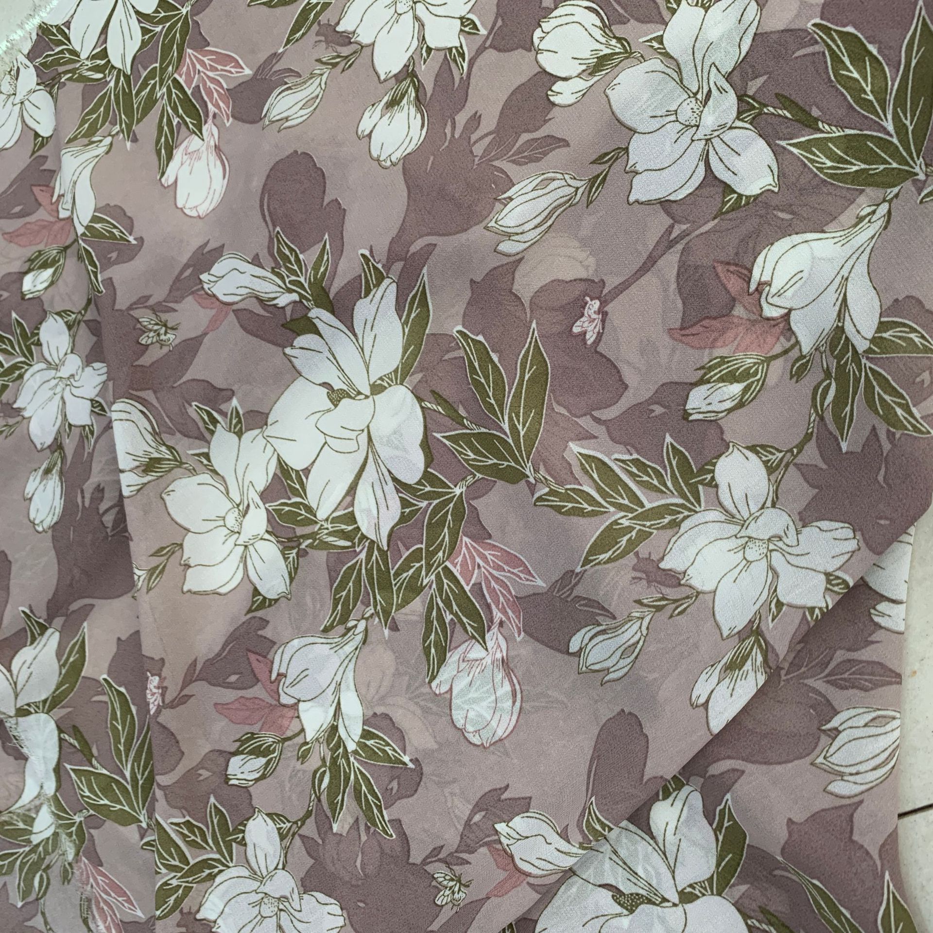 Custom-made pearl chiffon sun protection shawl fabric, polyester woven printed chiffon dress fabric pic 2