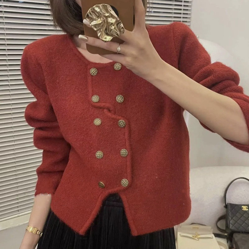 The 2022 autumn and winter collection of French chanel-style coats for women is elegant and stylish. The irregular double-breasted design makes it a trendy cardigan pic 3