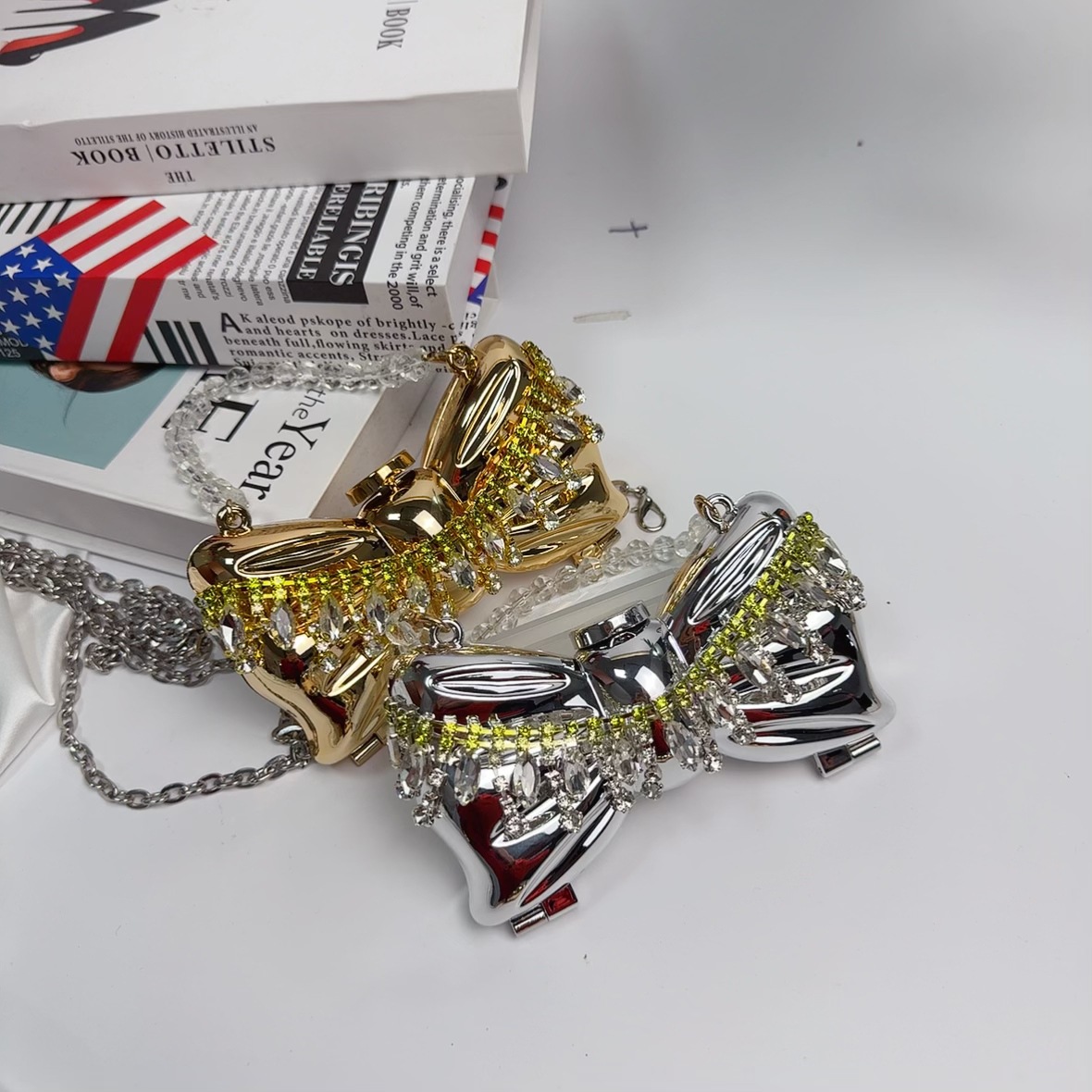 Verano 2025 nuevo mini accesorio pequeño maquillaje fresco bolsa espejo cadena crossbody bolsa mujer con diamantes lazo pic 5