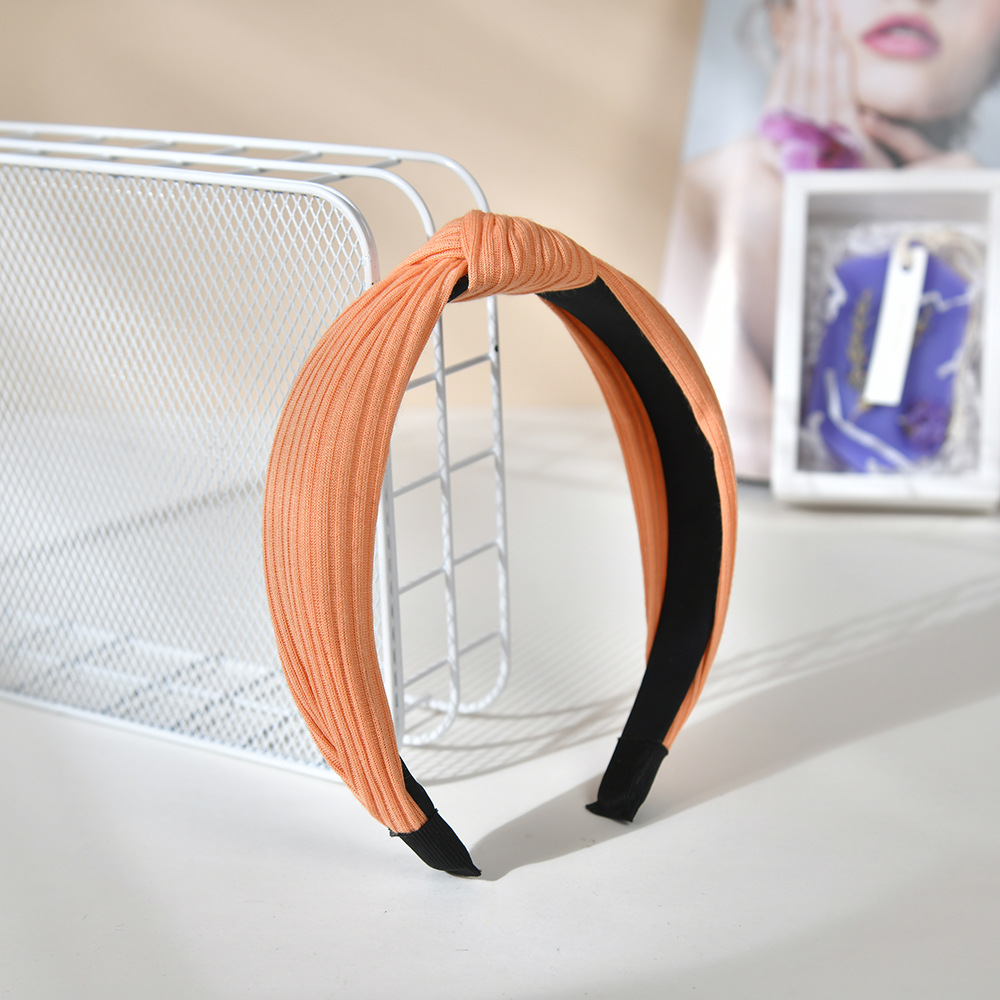 A new Korean knitted hairband in solid color, wide-edge cross, face-washing knitted headband, and a versatile hair accessory for going out to press hair pic 8