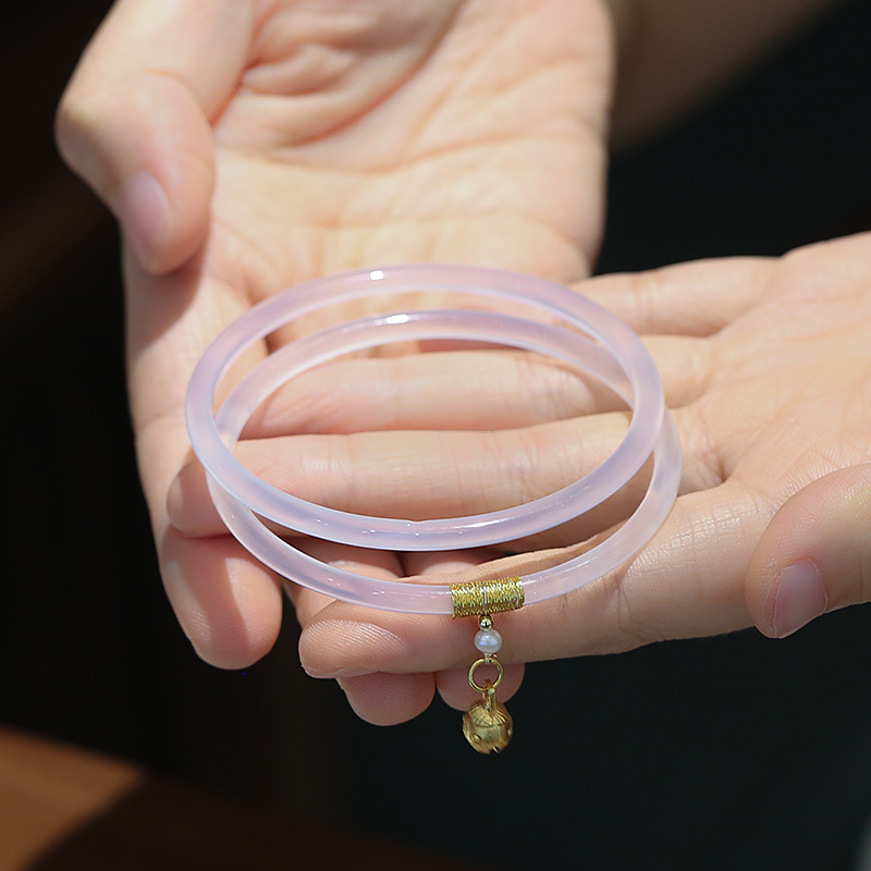 Natural chalcedony jingle bracelet, simple and elegant beauty bracelet for young girls, gold-swallowing beast pendant, fine bracelet manufacturer wholesale pic 9