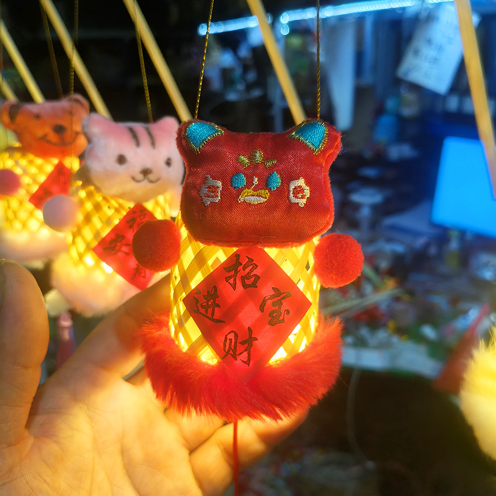 The finished bamboo weaving lanterns for the Mid-Autumn and summer vacation night tour are assembled. They are mini luminous lanterns, ancient-style flower lanterns, plush ball lanterns, DIY lanterns for the Year of the Snake, and Mid-Autumn Festival little rabbit lanterns pic 9