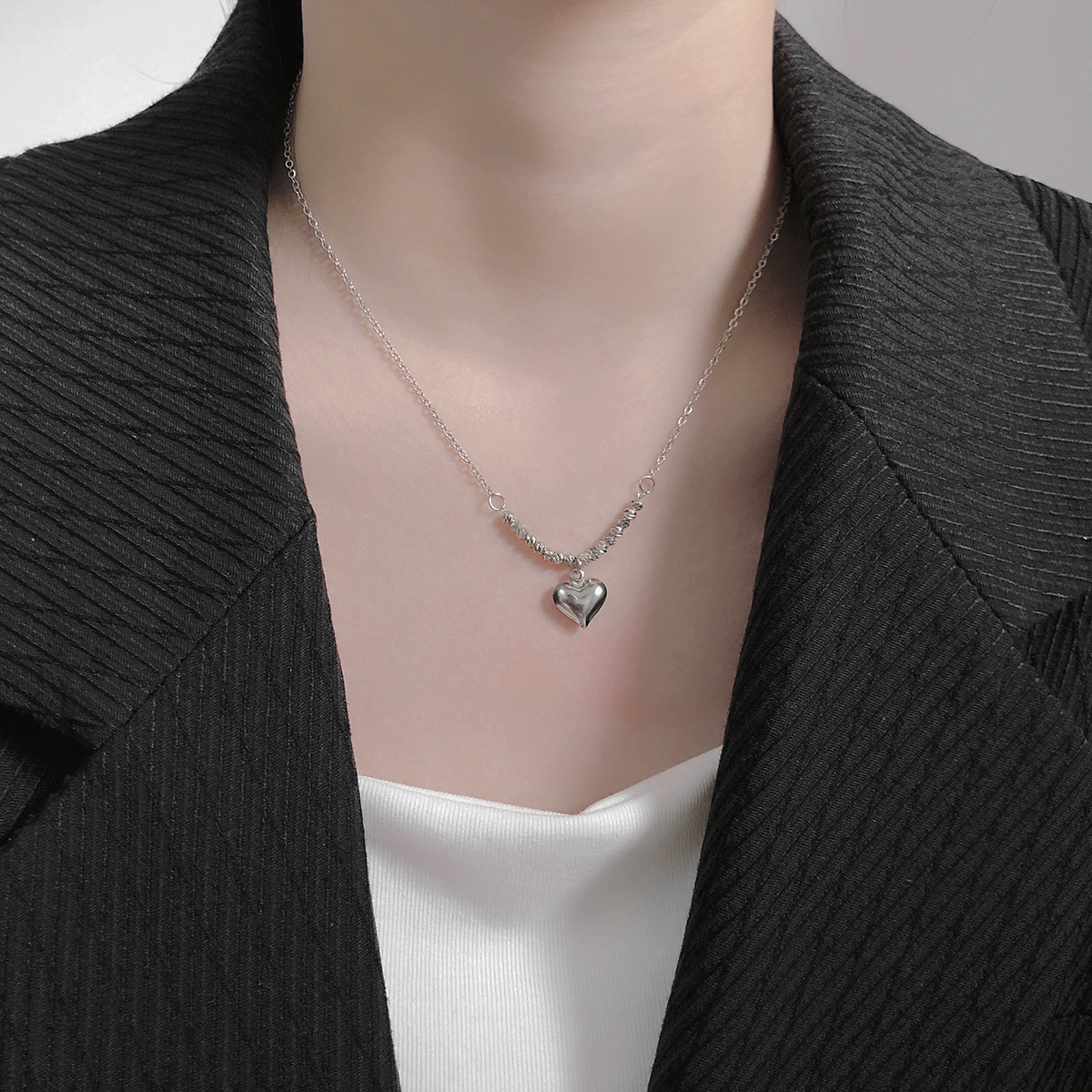 European and American style heart-shaped necklace, versatile for women, niche design, hot girl ins style, titanium steel, non-fading, high-end collarbone chain pic 25
