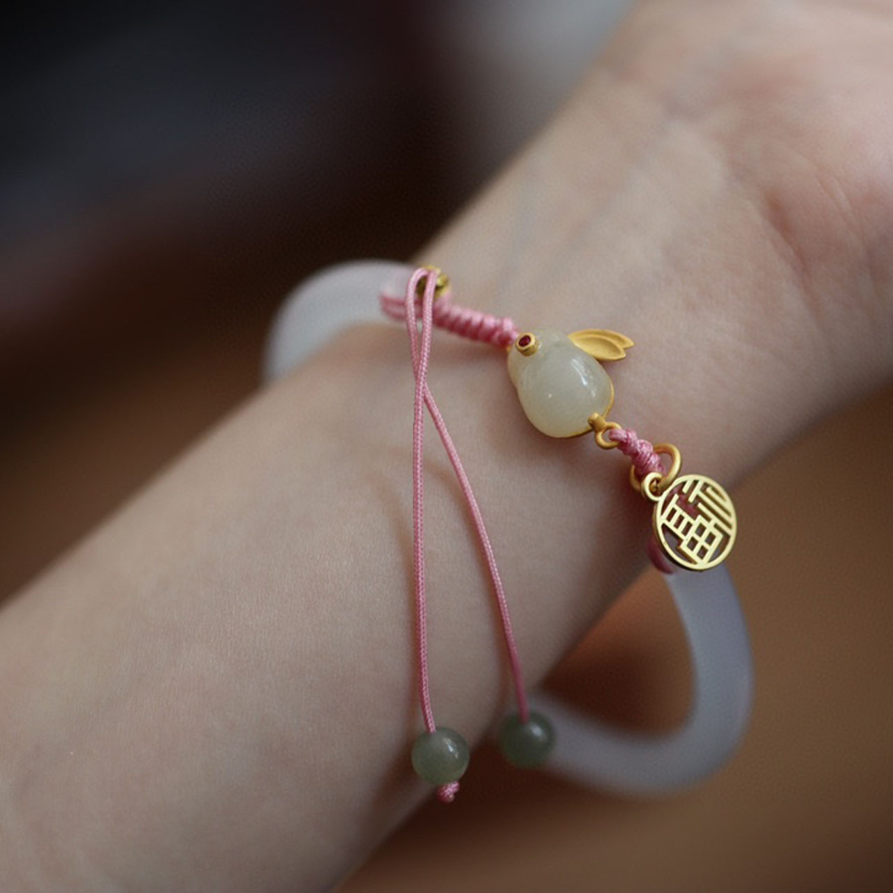 The rabbit of the same style as Douyin fell in love with the bracelet, agate and chalcedony Dingdang bracelet, beauty strip and half bracelet design of the jade rabbit pic 17