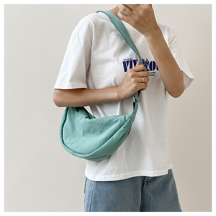 斜挎包女新款单肩包学生女包休闲包运动小包夏季帆布包日系饺子包详情17