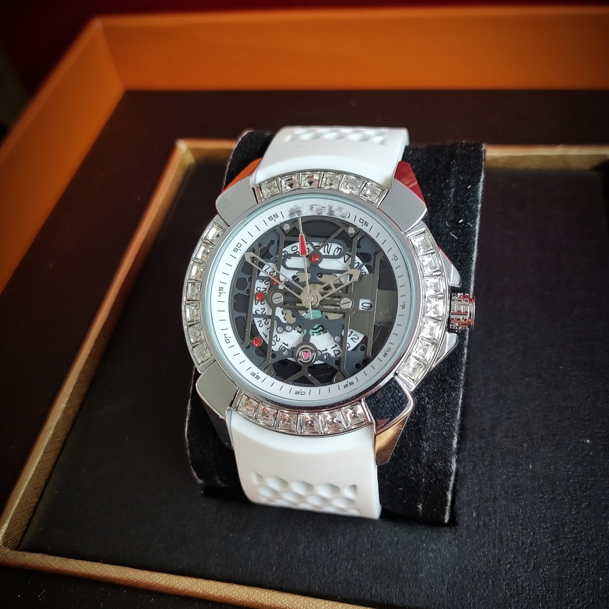 捷克豹同款男士三针石英手表潮流镂空日历镶钻表时尚炫酷腕表批发详情17