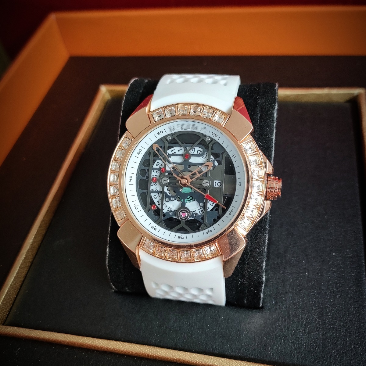 捷克豹同款男士三针石英手表潮流镂空日历镶钻表时尚炫酷腕表批发详情8