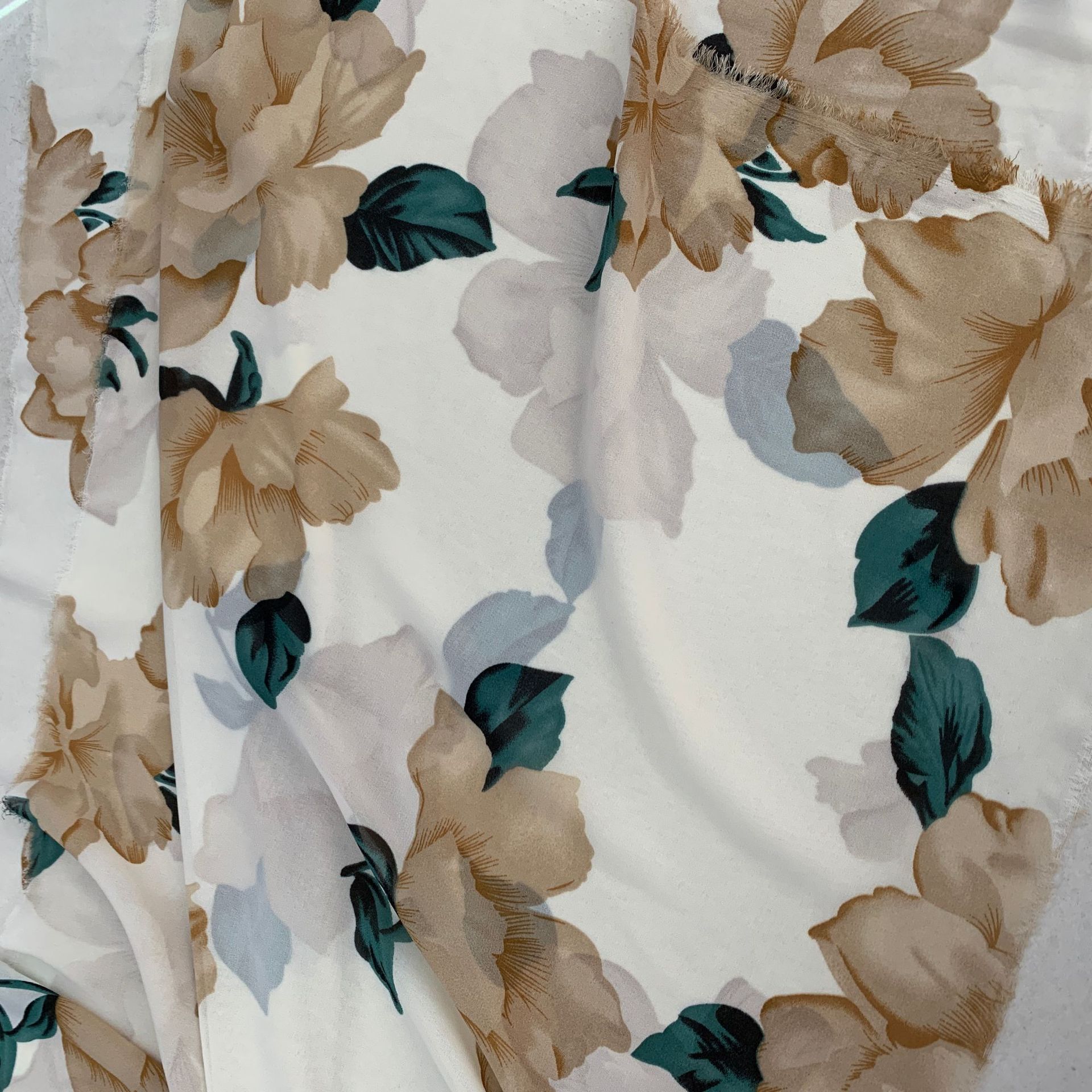 Custom-made pearl chiffon sun protection shawl fabric, polyester woven printed chiffon dress fabric pic 5