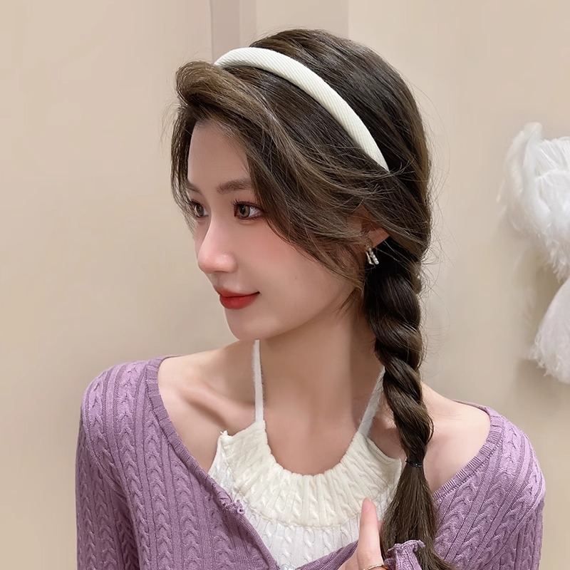 Klein blue hair band is a versatile summer accessory for women going out. It features a high-end, trendy hair band and a French retro hair tie headband pic 8