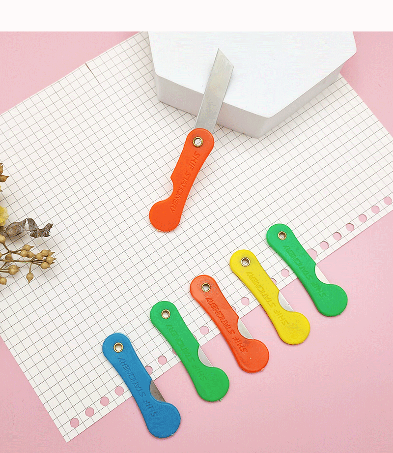 Colorful plastic knife, student pencil knife, utility knife, portable mini folding pencil sharpener, express delivery unboxing knife pic 9