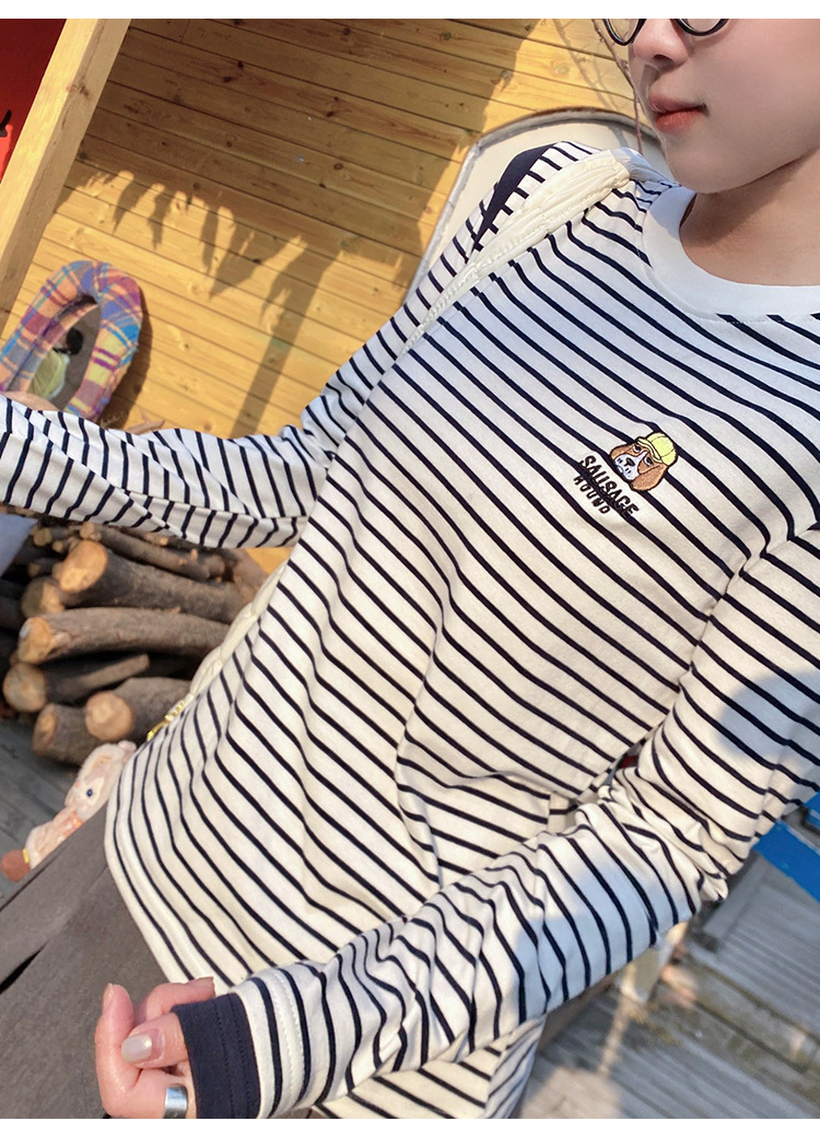 This is a new spring T-shirt for women, featuring a unique design with embroidered stripes on a husky. It has a straight shoulder and a slimming look, with a round neck and long sleeves pic 6
