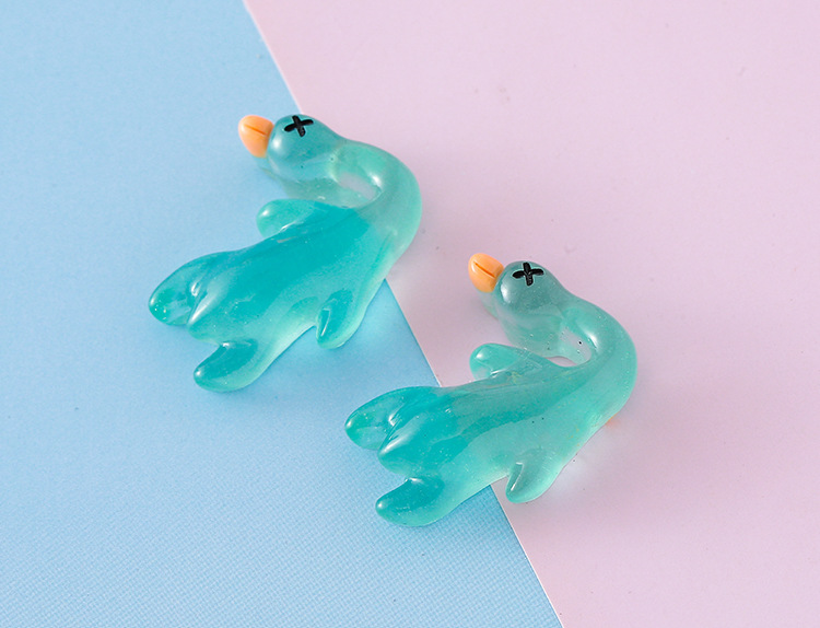 新款树脂夜光迷你鸭钥匙扣书包小挂件车内装饰品创意摆件饰品批发详情11