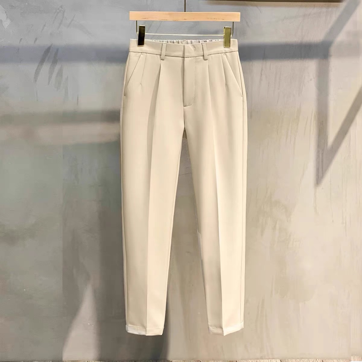 潮牌秋季垂感纯色锥形九分西裤男士英伦免烫西装裤修身小脚休闲裤详情9