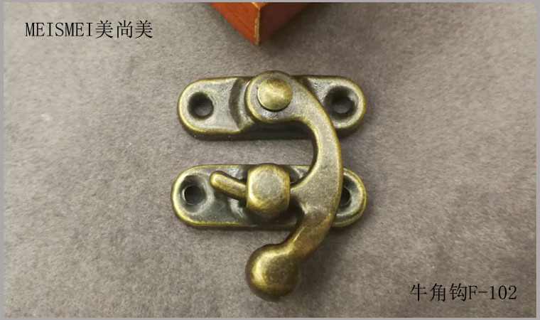 28*34mm bag buckle, horn hook, antique lock buckle, packaging box, bag hardware accessories, buckle, small bronze color pic 17